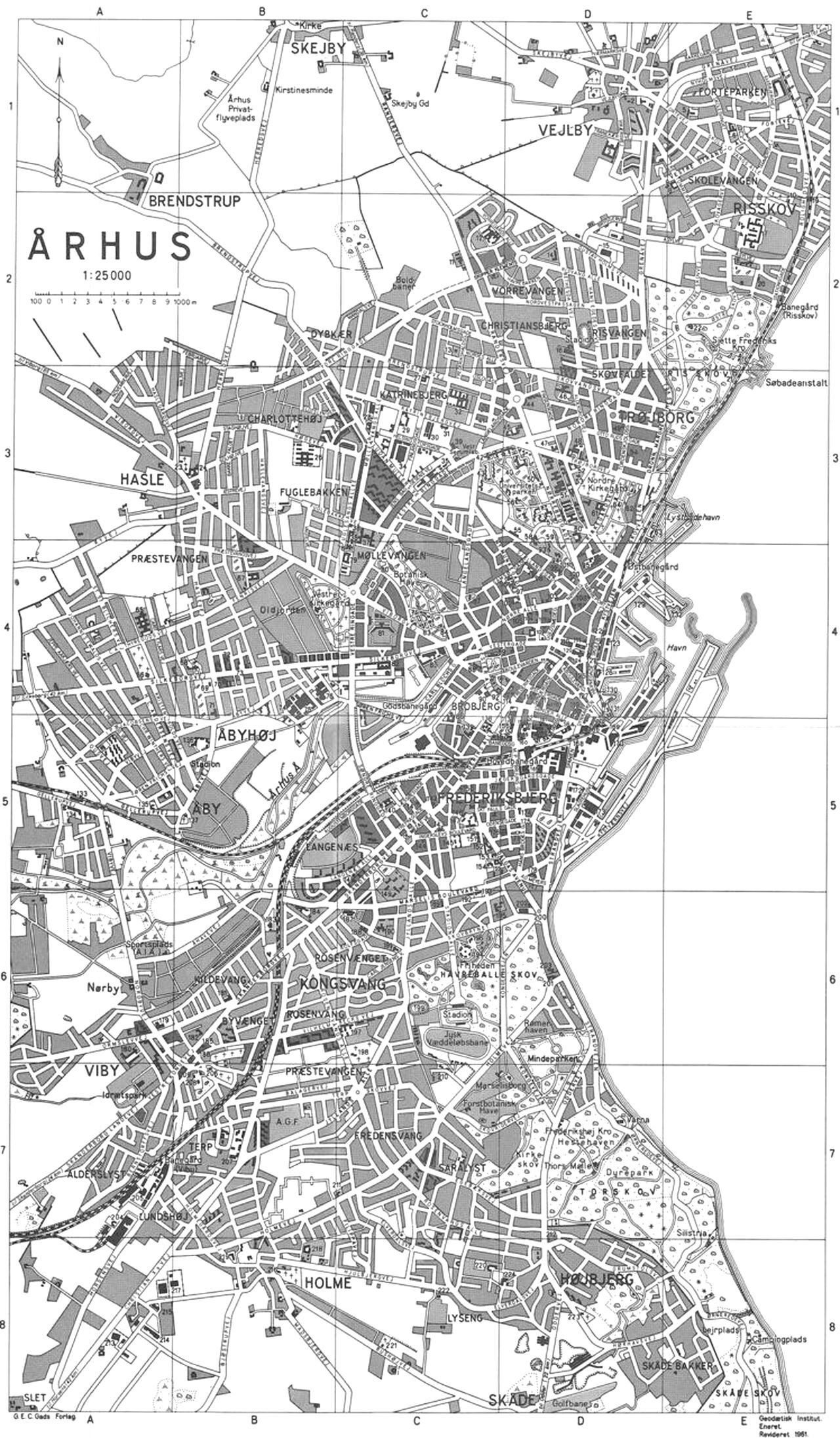 (Kort). Alderdomshjem (Risskov) 1E 7Alderdomshjem (Åby) 4 B 71Alderdomshjemmet Solvang 6C 188Amtsgården 5D 178Annexhallen 2D 16Badmintonhal 8C 222Bagernes Rugbrødsfabrik 4D 98Belysningsvæsenet 5D 168Bibliotek (Vejlby-Risskov) 1E 5Bibliotek (Viby) 6B 182Bibliotek (Åby) 4B 69Bjerggården (Alderdomshjem) 3C 27Borgerforeningens Stiftelse 6C 189Brandstation 4D 97Børneoptagelseshjem 6B 184Ceres Bryggerierne 4C 85Chokoladefabrik 3C 28Chokoladefabrik 4C, 5C 86Christiansgades Skole 4D 114Christianskirken 2C 13Coca-Cola 8A 215Cykelbanen 6C 199Danish Machine Co. 4B 70Danmarks Nationalbank 4D 111De forenede jyske Farverierog Trikotagefabr. 4C 82De danske Redningskorps 4D 122 5D 171De forenede Mejerier 3C 35De gamles Hjem (Vejlby) 1D 4De gamles Hjem (Århus) 3D 61Den folkelige Forsamlingsbygning 4D 116Den gamle By (Købstadmuseet) 4C 83Den jyske Fødselsanstalt 3D 57Den jyske Handelshøjskole 5D 175Det jyske Musikkonservatorium 4C 78Det ny Casino 5D 161Diakonhøjskole 6D 202Domkirken 4D 120Erhvervsarkiv 4C 91Etatsråd Filtenborgs Stiftelse 6C 193F. D. B.s Fabrikker 7A 205F. D. B.s Storafdeling 7A 204Finsensgades Skole 3D 52Fiskeauktionshal 3D 634. maj Kollegiet 4C 79Fjordsgades Skole 5C 151Folkets Hus 4D 118Forældreskolen 6C 192Fragtmandscentral 5D 128Fredens Kirke 6C 198Frederikskirken 8D 223Frichs Fabrikker 4B 75Friheden (Restaurant) 6C 196Friluftscene 4C 80Frydenlundskolen 3B 26Færch’s Cigar- og Tobaksfabrik 8A 213Færge til Halmstad 4E 132Færge til Oslo 4D 129Gammelgårdsskolen 4A 65Gartnernes Auktionshal 3C 34Gredana 6B 183Grindstedværket 3C 39Hasle Kirke 3B 23Hasle Skole 3B 24Havneadministration 4D 127Holme Alderdomshjem 8B 219Holme Kirke 8B 216Holme Skole 8B 218Hotel Kragelund 8D 224Hotel Regina 4D 117Hotel Ritz 5D 159Hotel Royal 4D 110Håndværkerforening 4D 106Immanuelskirken 5C 141Ingerslevs Boulevards Skole 5C 145Jernbaneapotek 5D 160Journalistkollegium 4D 94Jyllands Papirværk 3D 48Jysk Andels-Foderstofforretning 5D 170Jysk teknologisk Institut 6C 190Jydsk Telefon 4D 115Kalundborgfærge 4D 130Kapel 4B 77Karensmølle 4D 123Katedralskole 4D 121Katrinebjergskolen 3C 32Katrinebjerg Ungdomshjem 3C 31Kollegium (tandlægestuderende) 3C 36Kommunekontor (Hasle) 3B 25Kommunekontor (Holme-Tranbjerg) 7C 211Kommunekontor (Vejlby-Risskov) 1D 2Kragelundsskolen 8C 220Krematorium 3D 64Kroghsgades Skole 5C 147Kvindekollegiet 3D 50København (D.F.D.S.) 4D 131Kødbyen 5D 172Laursens Realskole 4D 100Lindholst og Co. (Maskinfabrik) 3C 29Læssøesgades Skole 5C 140Låsefabrik 2D 15Marselisborg Apotek 5C 150Marselisborg Gymnasium 6C, 6D 195Marselisborg Hospital 5C, 6C 149Marselisborg Seminarium 5C 154Maskinfabrik 4B 76Mindesmærke (Dronning Margrethe) 3E 21Missionshotellet Ansgar 5D 157„Agnete og Havmanden“ 5D 156Monument (St. St. Blicher) 4C 84Monument (Hans Broge) 5D 177Monument (Christian X) 4D 124Monument (Dalgas) 6D 200Monument (P. Sabroe) 4D 101Motel La Tour 2C 11Munkeapotek 4D 105Mødre- og spædbørnshjem 2D 14Møllevangskirken 3C 38Møllevangskolen 3C 37Naturhistorisk Museum 3D 56Nipu Kontormøbelfabrik 5A 133Ny Munkegades Skole 4D 102Nørrebrogades Skole 3D 60Observatoriet 7C 210Ortopædisk Hospital 3D 45Paradisgades Skole 4D 107Politikontorer 4D 112Posthus (Højbjerg) 7D 212Posthus (Risskov) 2E 19Posthus (Viby) 6B 186Posthus (Åbyhøj) 4B 72Postkontor 4D 103Postkontor 5C 142Postkontor (Katrinebjerg) 3C 33Postkontor (Trøjborg) 3D 49Psykiatrisk Børnehospital 2E 18Rammefabrik Jyden 4B 74Ridehal 6C 187Risskov Kirke 2E 10Risskov Skole 1E 6Rosenvangskolen 6C 197Rudolf Steiner Skolen 6D 201Rutebilstation 5D 164Rute-Hotellet 5D 163Rådhuset 4D, 5D 113Samsøgades Skole 4D 96Skt. Annagades Skole 5C 146Skt. Clemens Apotek 4D 108Skt. Johannes Kirke 3D 53Skt. Josephs Hospital 5D 176Skt. Knuds Kirke og -Skole 5D 158Skt. Lukas Apotek 5C 144Skt. Lukas Kirke 5C 143Skt. Markus Kirke 4C 87Skt. Pauls Apotek 5D 167Skt. Pauls Kirke 5D 174Saronkirken 5C 148Skovvangsskolen 3D 46Skåde Kapel 8C 221Socialkontor 5C 139Social-pædagogisk Seminarium 3C 41Solvang (Alderdomshjem) 6C 191Statens Avissamling 3D 55Statens Institut for talelidende 2E 20Statsbibliotek,Universitetsbibliotek 3C 42Statshospital 2E 17Stefanshjemmet (Sygehjem) 6D 203Stjerneapotek 3D 44Studenterkollegier 3C 43Stålfjederfabrik 6A 179Svømmehallen 5D 166Sygeplejekollegium 4D 93Tandlægehøjskolen 3D 58Teknisk Kollegium 5C 153Teknisk Kollegium 5C, 5D 155Teknisk Skole 4D 104Teknisk Skole 5C 152Tennisbaner 3D 62Ths. Sabroe og Co. 4D 95Ths. Sabroe og Co. 4D 119Ths. Sabroe og Co. 8B 217Ting- og arresthus 4C 92Toldkammer 4D 126Trøjborg Apotek 3D 54Trådvarefabrik 6B 181Universitetet 3C, 3D 40Valdemarsgades Skole 5C 138Vandrerhjem 2E 22Vejlby Kirke 1D 1Vejlby Landbrugsskole 1E 8Vejlby Skole 1D 3Vennelystparken 3D, 4D 59Vestergårdsskolen 6A 180Viby Apotek 6B 185Viby Kirke 7B 206Viby Kommunekontor 7B 209Viby Kommuneskole 7B 208Vor Frue Kirke og -Kloster 4D 109Vorrevangsskolen 2C 12Åby Alderdomshjem 5A 135Åbyhøj Apotek 4B 73Åbyhøj Kirke 4A 66Åby Kirke 5B 137Åby Kommuneskole 5B 136Åby Rådhus 4B 68Århus Akademi’s Skole 4D 99Århus Amts Forsorgshjem 4C 90Århus Amtssygehus 4C 81Århus Dampmølle 5D 169Århusegnens Husholdningsskole 1E 9Århus Emballagefabrik 3C 30Århus Folkebibliotek 4C 89Århus Glassliberi 7B 207Århus-Hallen 5D 162Århus Kommunehospital 3D 51Århus Metalemballage-Industri 5A 134Århus Museum 4C 88Århus Oliefabrik 5D 173Århus Oliefabrik 5D 165Århus Seminarium 3D 47Århus Statsgymnasium 4B 67Århus Teater 4D 125Århus Tivoli 6C 194Aarhuus Stiftsbogtrykkerie 8A 214