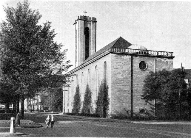 (Foto). Skt. Lukas kirke. Opført 1921–26.