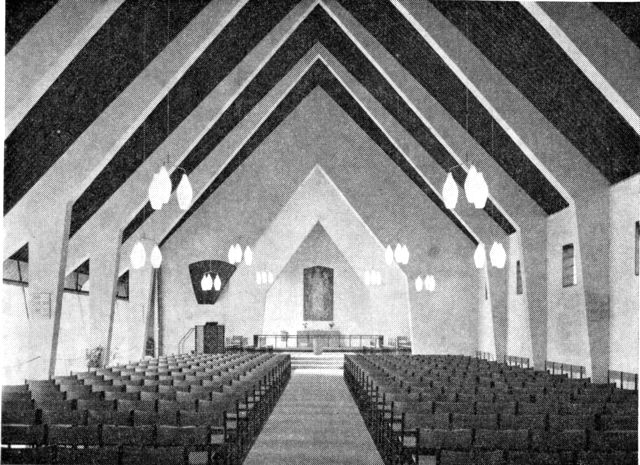 (Foto). Christianskirkens interiør. Opført 1956–58.