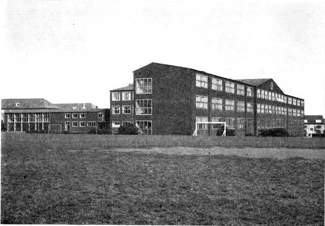 (Foto). Skovvangsskolen. Opført 1935–37.