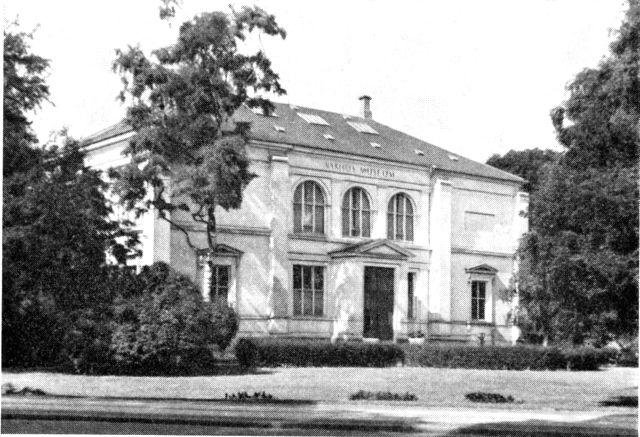 (Foto). Århus Museum. Opført 1876–77. Bygningen rummer både Kunstmuseet og Forhistorisk Museum.