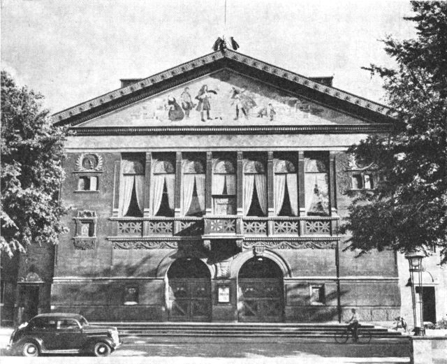 (Foto). Århus Teater på Bispetorvet. Opført 1898–1900.