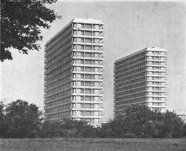 (Foto). Langenæs-højhusene. Opført 1958–60.