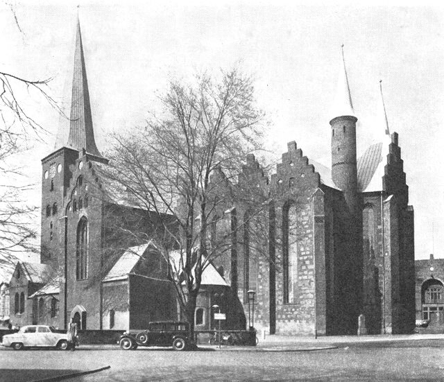 (Foto). Århus domkirke. Set fra sydøst.