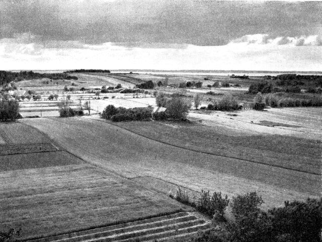 (Foto). Udsigt over Tunø set fra kirketårnet mod vest.