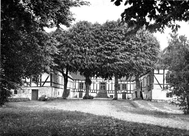 (Foto). Åkær. Hovedbygningens gårdfaçade.
