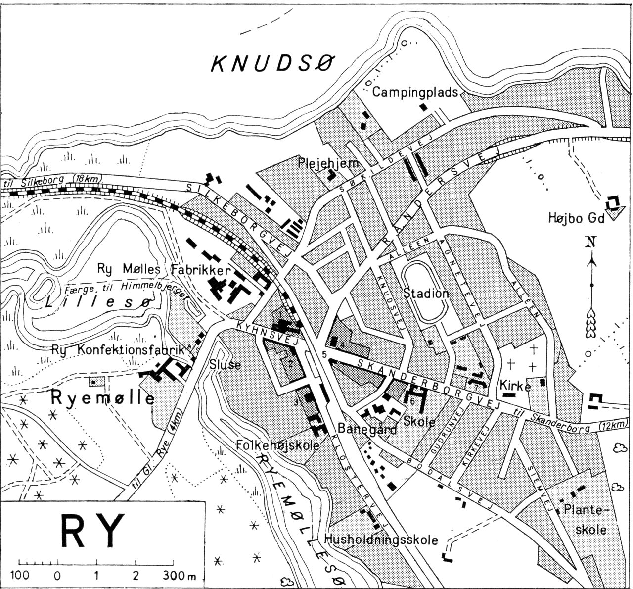 (Kort). 1 Hotel Ry2 Ry og Omegns Bank3 Posthus og telegrafstation4 Andelsmejeri5 Andelsbanken6 Bibliotek7 Alderdomshjem. KommunekontorG.E.C. Gads ForlagRevideret 1963. Geodætisk Institut Eneret