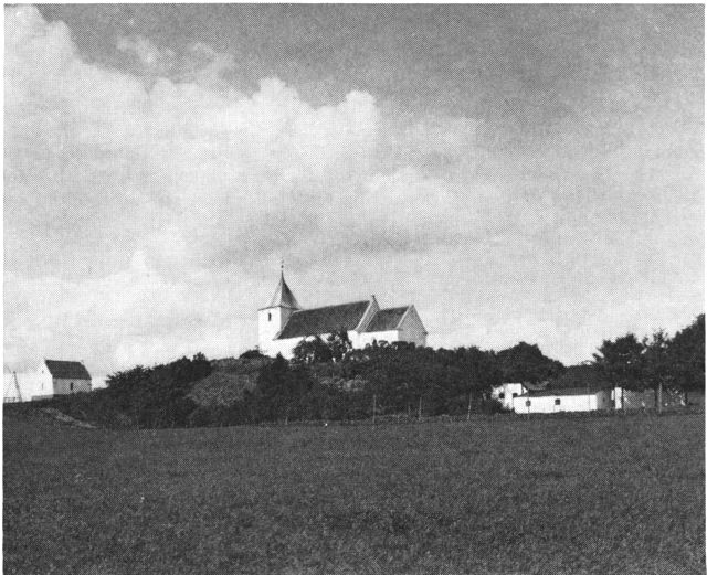 (Foto). Ovsted kirke set fra sydøst.