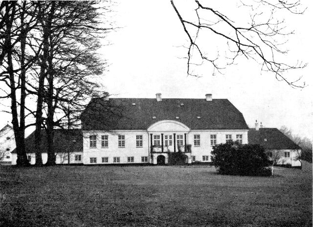 (Foto). Pedersholm. Havefaçaden. Opført ca. 1770.