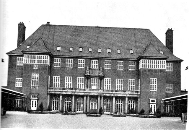 (Foto). Dansk Købestævnes hovedbygning. Opført 1915–16.