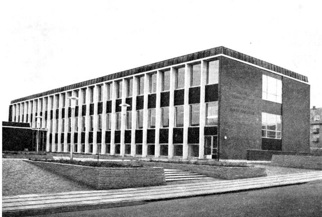 (Foto). Kolding Købmandsskole og Sydjyllands Handelshøjskole. Opført 1963–64.