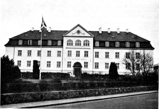 (Foto). De Gamles Hjem. Opført 1909–10.