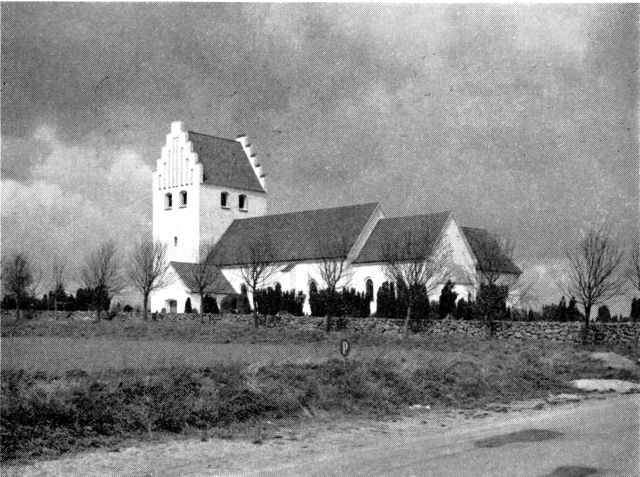 (Foto). Rårup kirke set fra sydøst.