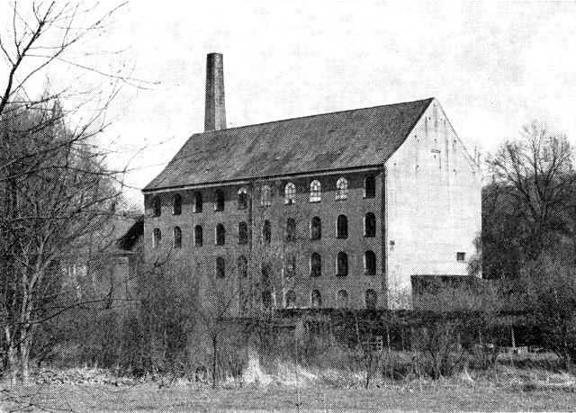 (Foto). Grejs Mølle. Foroven hovedbygningen, nu restaurant. Forneden fabriksbygningen.