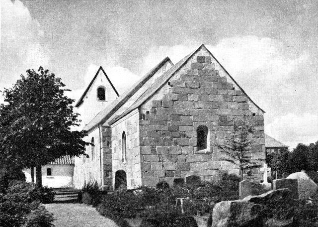 (Foto). Sønder Omme kirke set fra øst.