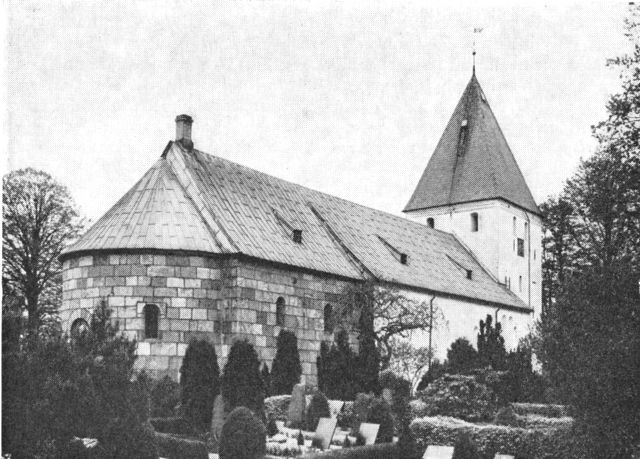 (Foto). Sønder Stenderup kirke set fra nordøst.