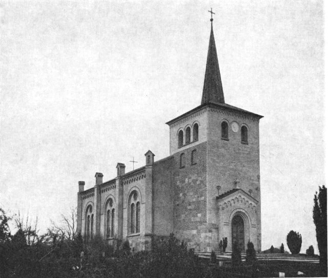 (Foto). Ødis kirke set fra nordvest. Opført 1856–57.
