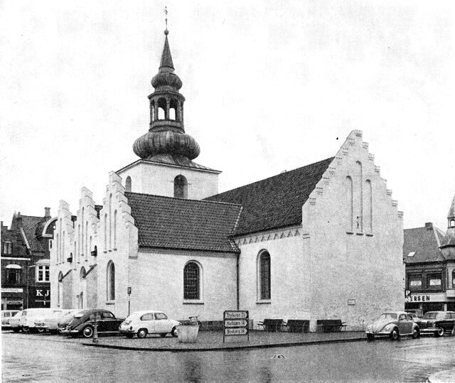 (Foto). Lemvig kirke set fra sydøst.