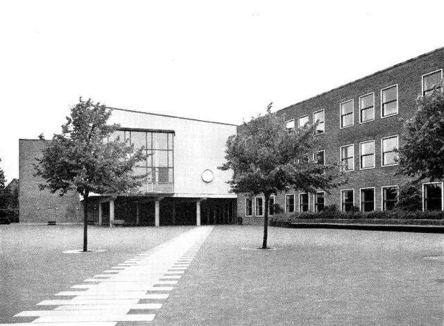 (Foto). Herning gymnasium.