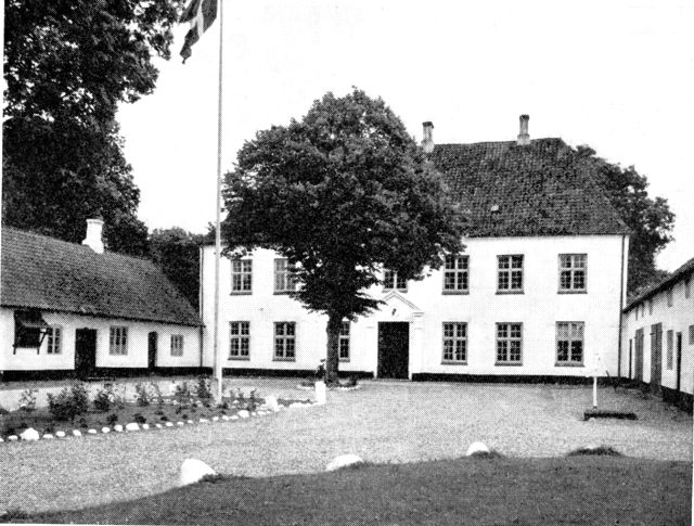 (Foto). Herningsholms hovedbygning.
