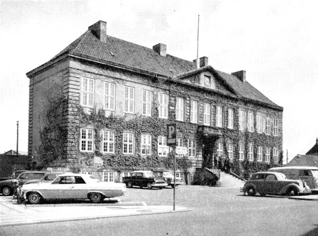 (Foto). Rådhuset i Struer.
