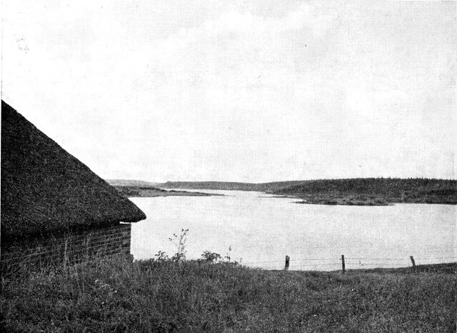 (Foto). Stubbergård sø set mod nord fra bakken ved den overdækkede ruin af Stubberkloster.