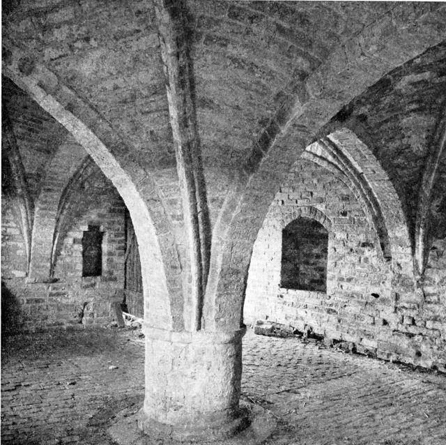 (Foto). Hvælvet sal i ruinen af Stubberkloster.