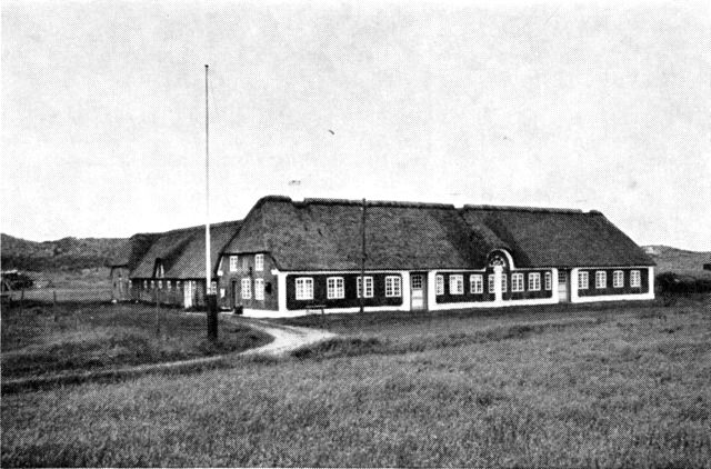 (Foto). Gammel gård på Holmsland Klit.