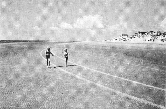 (Foto). Sandstranden foran klitterne på Fanøs vestkyst.