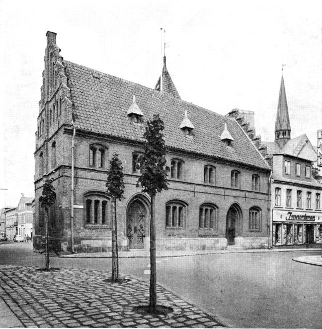 (Foto). Rådhusets hovedfløj set fra v. Støckens Plads.