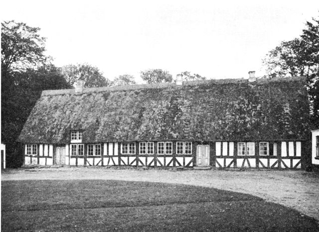 (Foto). Den tidligere præstegård i Hjarup.