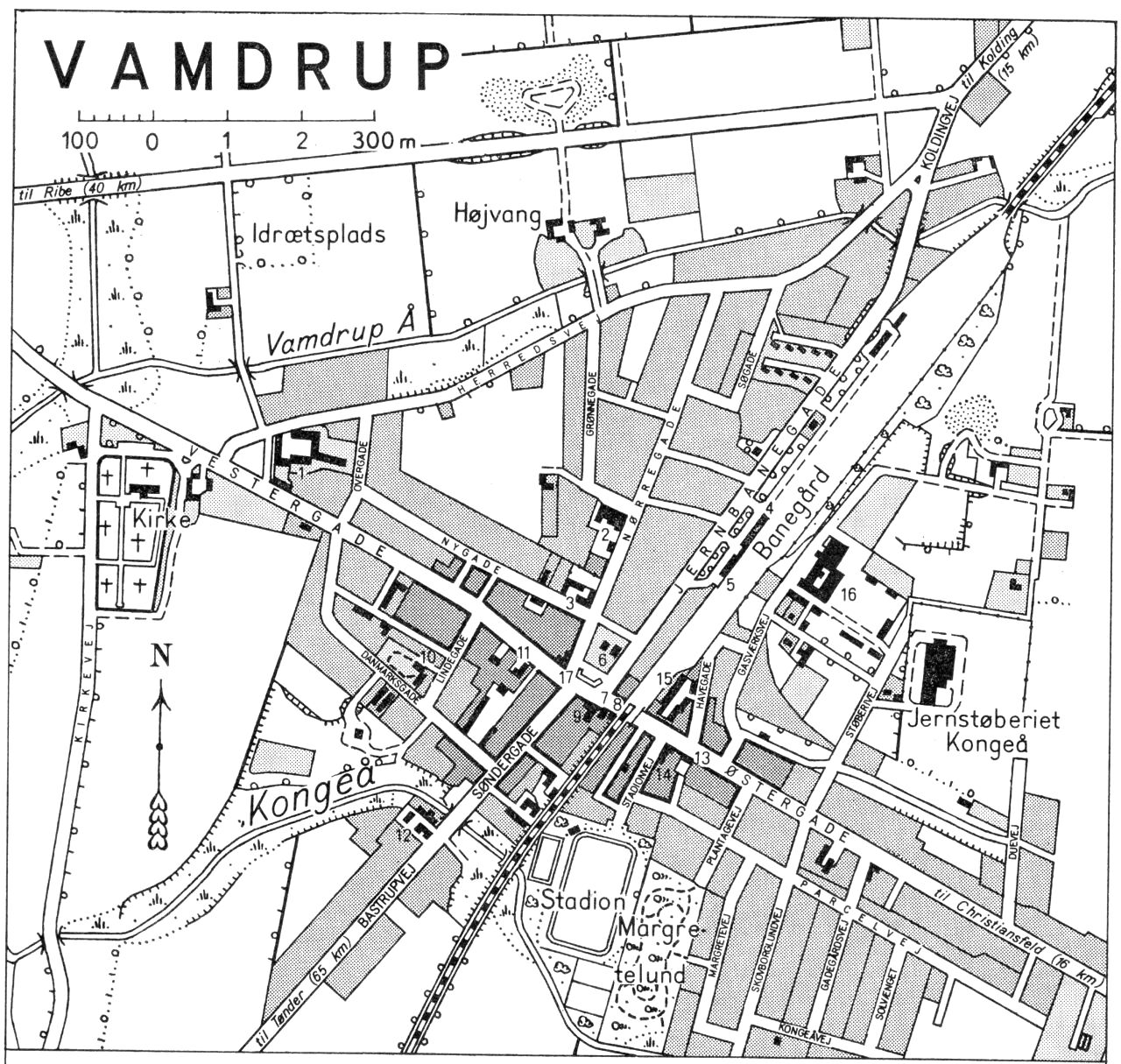 (Kort). 1 Skole2 Vamdrup Andelsmejeri3 Realskole4 Toldkontor5 Posthus og telegrafstation6 Kommunekontor7 Vamdrup Apotek8 Vamdrup Sparekasse9 Missionshotel10 Alderdomshjem11 Bibliotek12 Bastrup Andelsmejeri13 Låne- og Discontokassen14 Boysens Hotel15 Vamdrup Trælast- og Foderstofforretning16 Sydjysk Andels Fjerkræslagteri17 AndelsbankenG.E.C. Gads ForlagRevideret 1963. Geodætisk Institut. Eneret