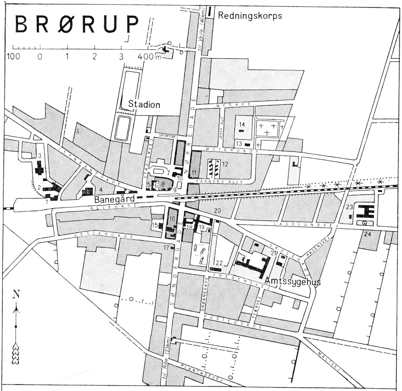 (Kort). 1 Eksportsamlestald2 Brørup Slagtehus3 Auktionshal4 Brørup Kartoffeleksport5 Posthus og telegrafstation6 Kommunekontor7 Rutebilstation8 Brørup Apotek9 Vejen Bank10 Hotel Brørup11 Banken for Brørup og Omegn12 Alderdomsboliger13 Kirke (Filialkirke)14 Præstebolig15 Brørup Foderstofforening16 Brørup Sparekasse17 K.F.U.M.18 Centralhotellet19 Skole20 Brørup Handelsskole21 Sygehjem22 Alderdomshjem23 Brørup Mejeri24 Mindesten (J. P. Justesen)G.E.C. Gads ForlagRevideret 1963. Geodætisk Institut. Eneret