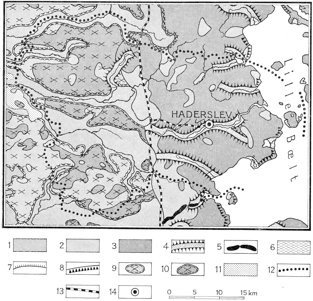 (Kort). 1. Hedeslette. 2. Ungt morænelandskab, overvejende sandbund. 3. Ungt morænelandskab. overvejende lerbund. 4. Tunneldal. 5. Ås. 6. Marint forland. 7. Stenalderhavets kystlinie. 8. Større klinter. 9. Gammelt morænelandskab, bakkeø, overvejende lerbund. 11. Klitlandskab, indsande. 12. Amtsgrænse. 13. Jernbanelinie. 14. Købstad.Efter Geodætisk Institus skolevægkort 1: 250.000 og Atlas over Danmark 1: 750.000.Redaktion: Axel Schou.