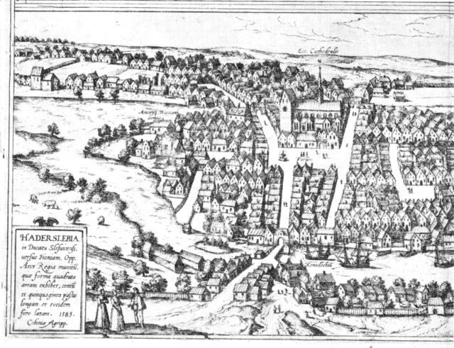 (tegning). Fugleperspektiv af Haderslev ca. 1580. Efter stik i Braunius.
