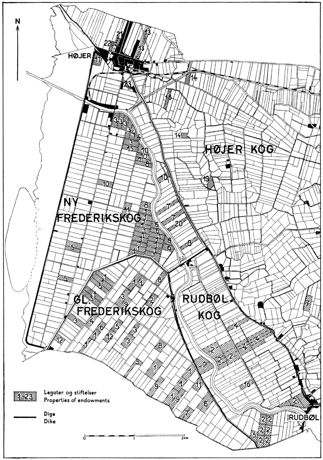 (Kort). Ejendomsforhold i den vestlige Tøndermarsk 1. januar 1954 illustreret ved fordelingen af den del af jorden, der ejes af legater. Tallene angiver de enkelte legaters ejendom. Legatejendom findes i det væsentlige vest for diget Rudbøl-Højer; kun få spredte enheder i de gamle koge. Man bemærker navnlig de meget komplicerede ejendomsforhold i Gl. Frederikskog. Fordelingen af den privatejede jord er endnu mere indviklet.