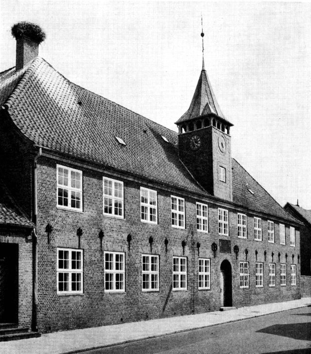 (Foto). Helligåndshospitalets tidligere bygninger fra 1731 i Østergade, nu indgået i statsseminariets bygningskompleks.