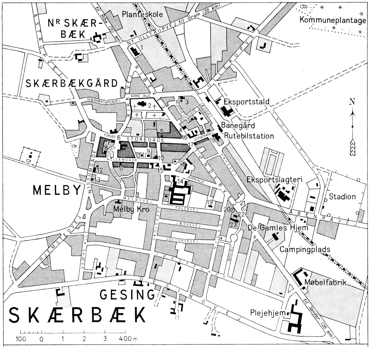 (Kort). 1. Dansk Andels Ægeksport2. Kirke3. Skærbæk Andelsmejeri4. Turistbureau5. Skærbæk Bank6. Skærbæk og Omegns Spare- og Lånekasse7. Apotek8. Nørbys Hotel9. Kommunekontor10. Posthus og telegrafstation11. Missionshus12. Afholdshotellet Landbohjem13. Mindetavle (Jens P. Nissum)14. Folke- og Realskole. Bibliotek15. Skærbæk Realskole16. Aablings Hotel17. Tønder Landmandsbank18. Jernbanehotellet19. Falck. Redningskorpsene20. Mindesten (Jens L. Jørgensen)21. Genforeningssten22. Frimenighedskirke23. PolitistationG.E.C. Gads ForlagRevideret 1964. Geodætisk Institut. Eneret