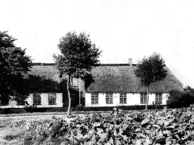 (Foto). Emmerske skole og bedehus.