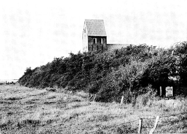 (Foto). Hjerpsted kirke set fra sydvest.