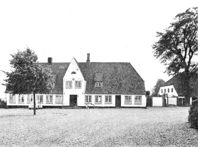 (Foto). Benniksgård i Rinkenæs. Hovedbygningens gårdfaçade.