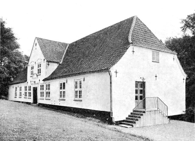 (Foto). Præstegården i Kliplev set fra nordvest. Opført 1747.