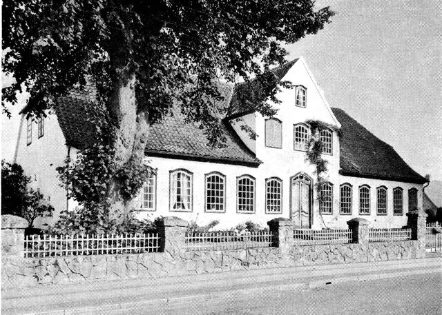 (Foto). Den gamle slotspræstegård på Palævej. Opført 1776.