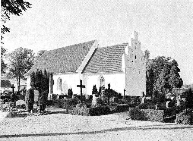 (Foto). Nybøl kirke set fra sydøst.