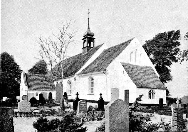 (Foto). Svenstrup kirke set fra sydøst.