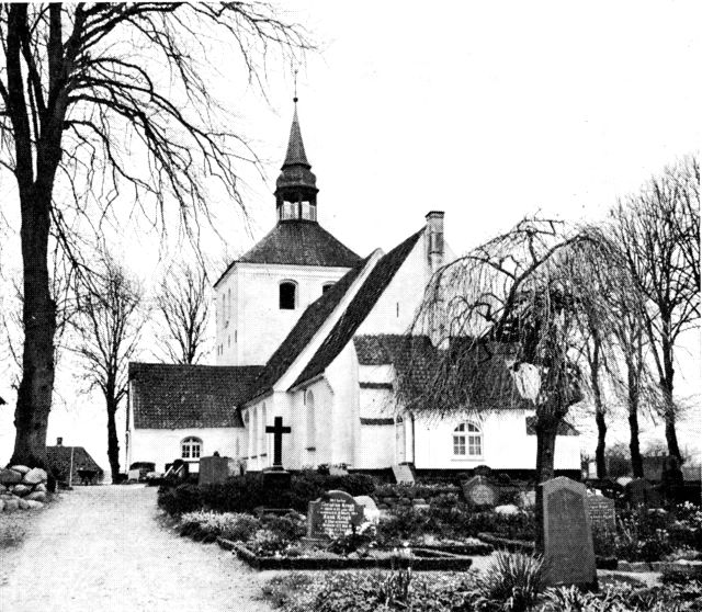 (Foto). Oksbøl kirke set fra øst.