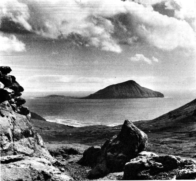 (Foto). Udsigt fra Streymoy mod øen Koltur.