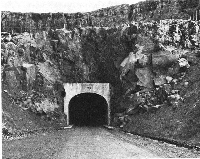 (Foto). Vejtunnel mellem Tvøroyri og Hvalba på Suðuroy.