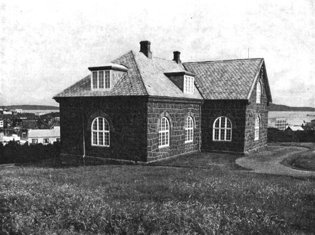 (Foto). Færøernes Landsbibliotek (Føroya Landsbókasavn) i Tórshavn.