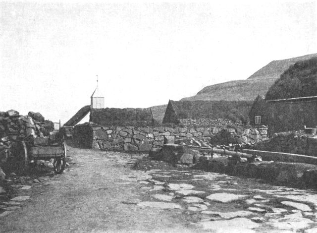 (Foto). Ruiner af gården Heimi á Garði i Húsavík (Sandoy).